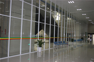 【山西亮科隔墻廠(chǎng)家晉中防火隔斷型材 防火系數(shù)高】?jī)r(jià)格,廠(chǎng)家,圖片,隔斷用板材,山東亮科裝飾工程-